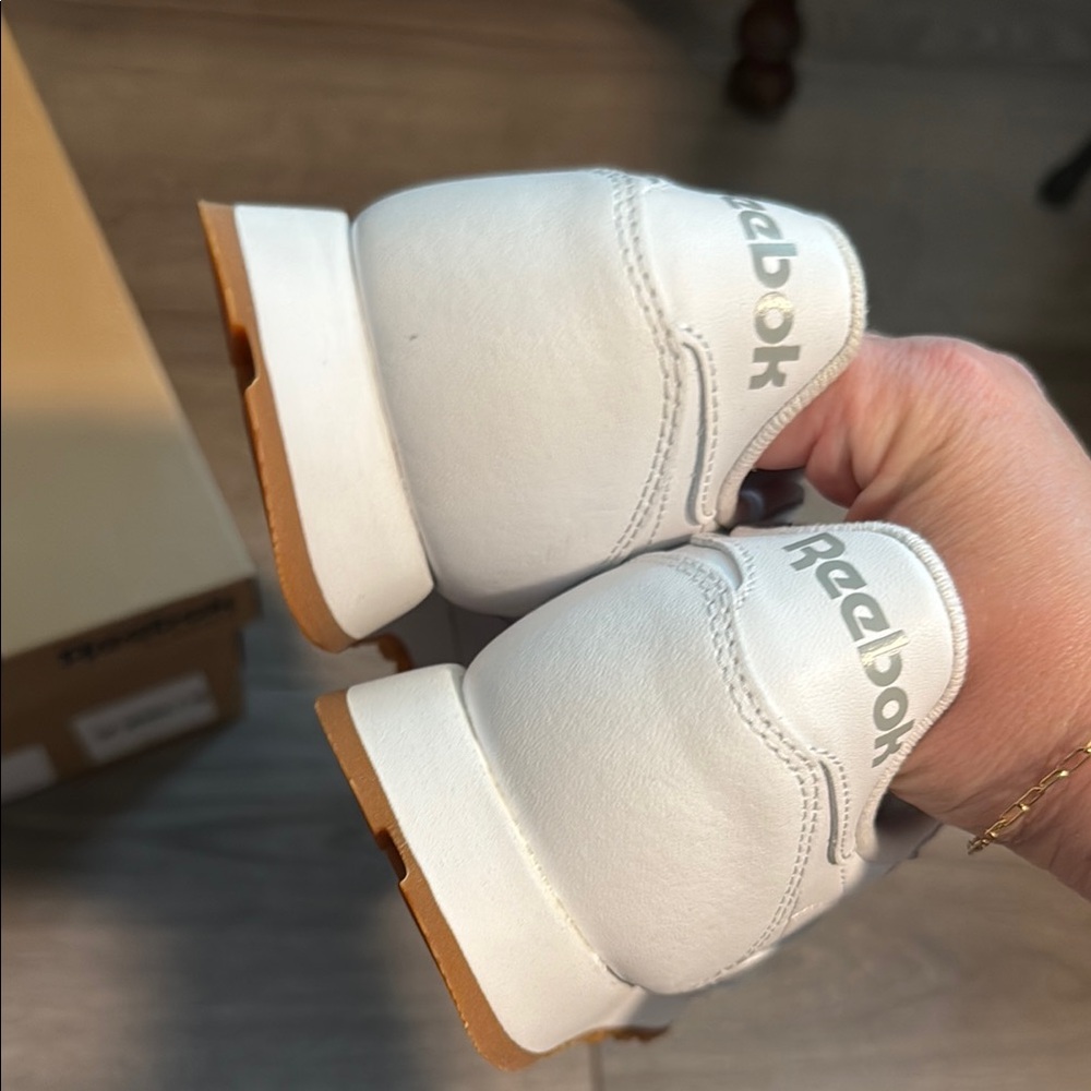 Reebok Classic Leathers with Gum Sole - Picture 4 of 8